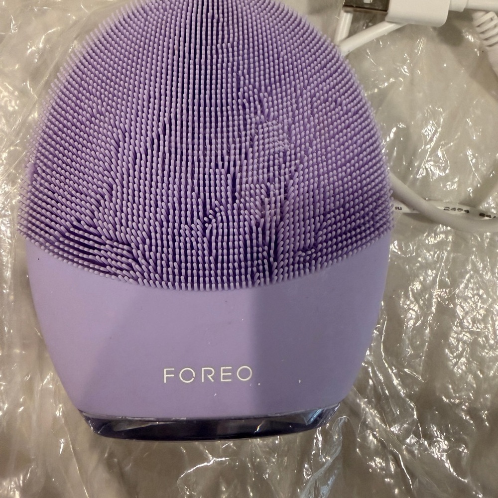 FOREO LUNA 4 Smart Facial Cleansing & Firming Device for Sensitive Skin